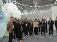 胡实芳2012年10月25日于江苏无锡，陪工信部与无锡政府领导参观